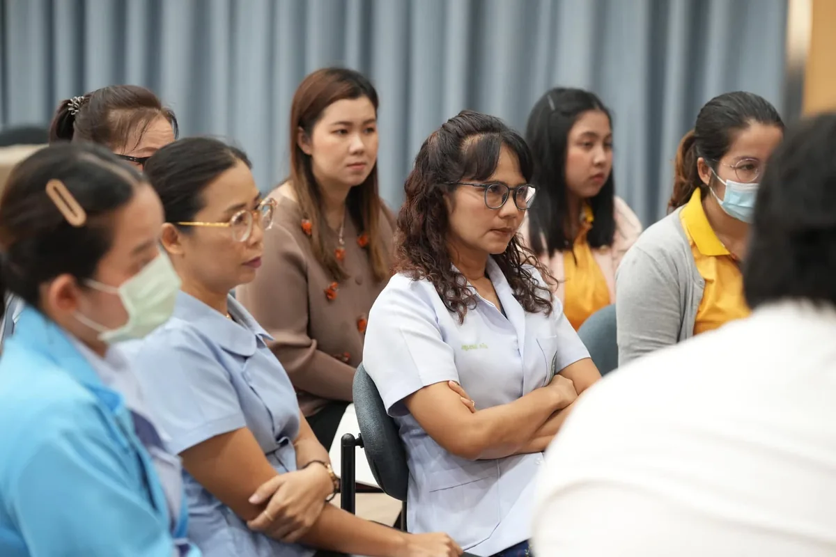 พยาบาลและบุคลากรร่วมการอบรม