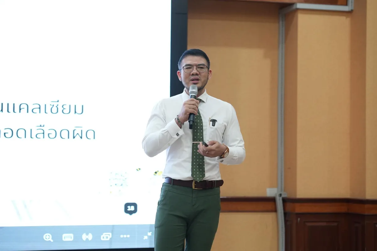 นพ.กฤดา บรรยายเรื่องการจัดการอาการในผู้ป่วยระยะท้าย